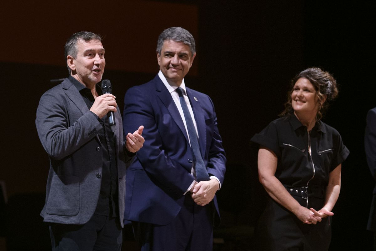 Julio Bocca fue presentado como el nuevo director del Ballet del Teatro Colón. Aquí, junto al jefe de gobierno porteño Jorge Macri y la ministra de Cultura, Gabriela Ricardes. Julio Bocca fue presentado como el nuevo director del Ballet del Teatro Colón. Aquí, junto al jefe de gobierno porteño Jorge Macri y la ministra de Cultura, Gabriela Ricardes.