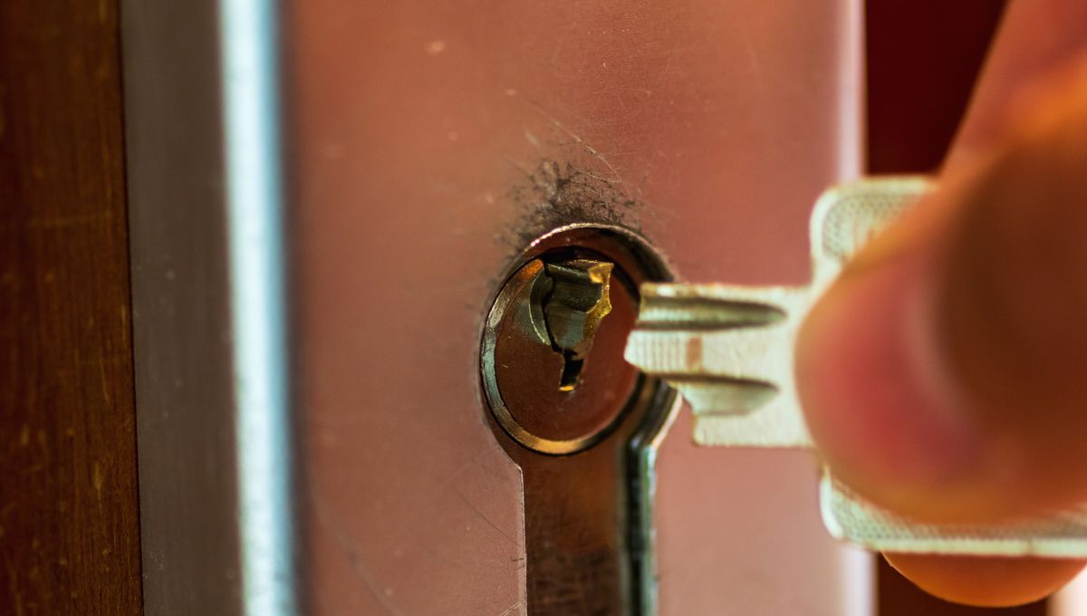 El truco con un ingrediente para quitar una llave quebrada de la cerradura