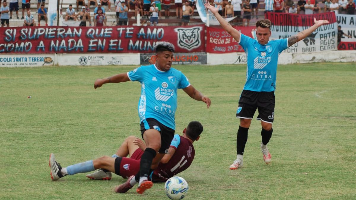 Oscar Amaya aseguró que ingresaron algunos hinchas de Alianza le pegaron y robaron en el vestuario de Gutiérrez Oscar Amaya aseguró que ingresaron algunos hinchas de Alianza le pegaron y robaron en el vestuario de Gutiérrez