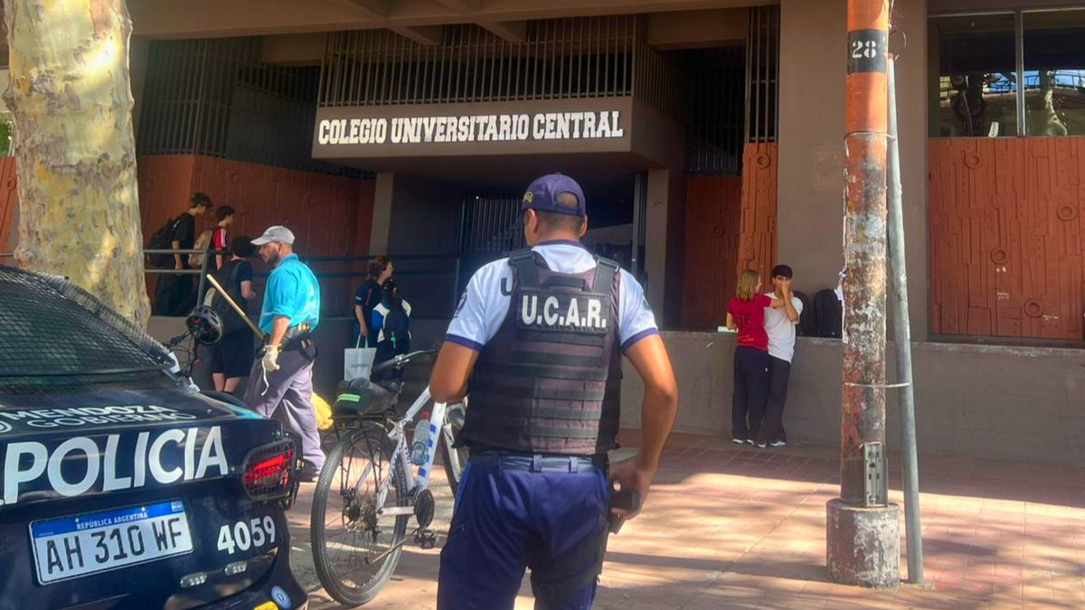 Suman casi 90 las escuelas que recibieron amenazas de tiroteos: hay 4 menores identificados y 2 imputados