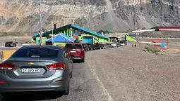 Largas colas para cruzar a Chile se registraron este sábado, en el feriado de Carnaval.