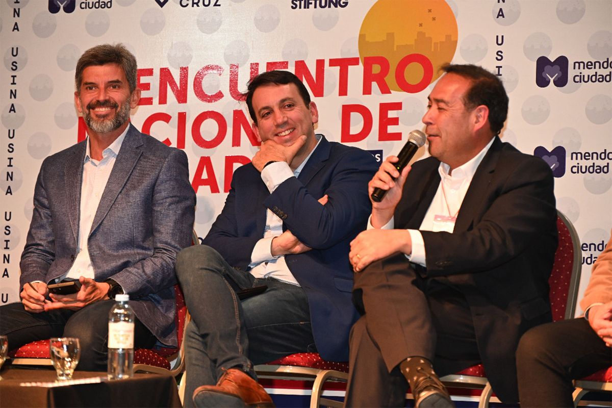 Los jefes comunales de la UCR, Ulpiano Suarez y Tadeo García Zalazar fueron los anfitriones del encuentro.