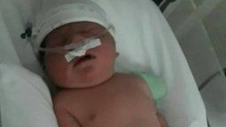 Ian nació con un problema en su corazón y su familia busca ayuda