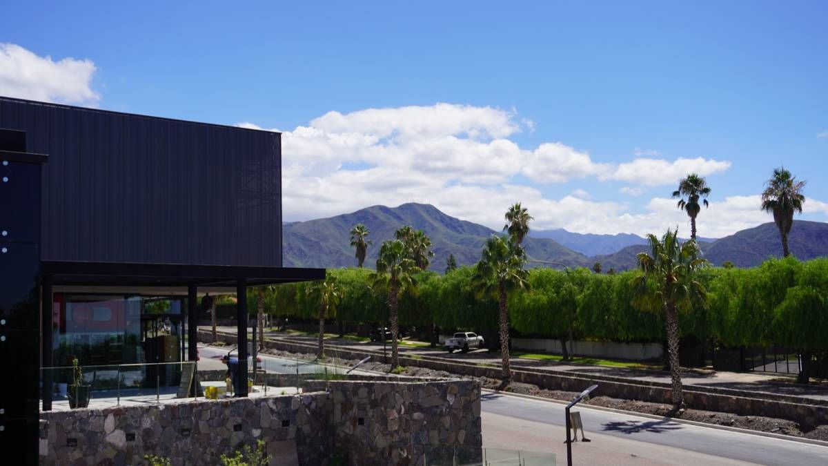 Dalvian Mall, el renovado centro comercial contará con una vista única a la montaña. Dalvian Mall, el renovado centro comercial contará con una vista única a la montaña.