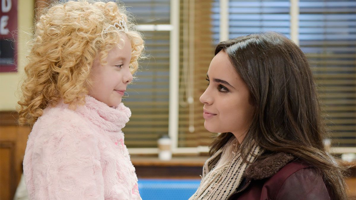 Mallory James Mahoney y Sofía Carson, fueron parte del elenco protagónico de Una aventura de niñeras.