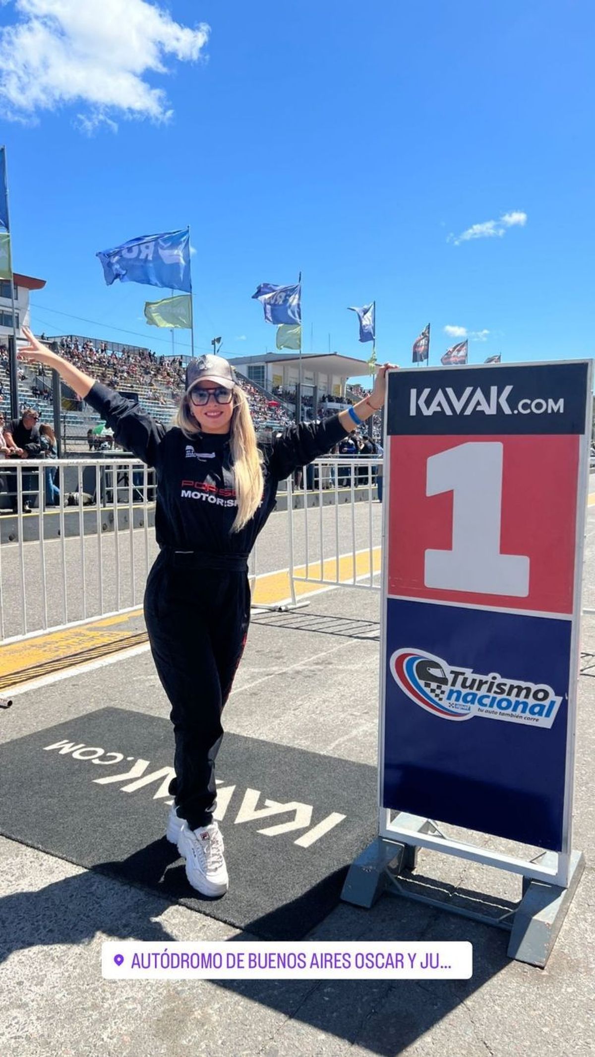 Alejandra Maglietti se puso el jumpsuit y prendió fuego el autódromo.