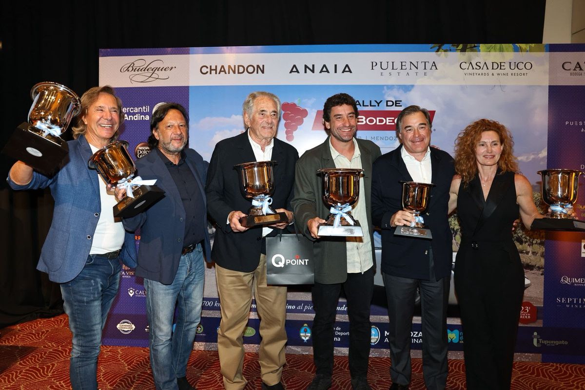 El podio: las tres mejores duplas del Rally de las Bodegas.