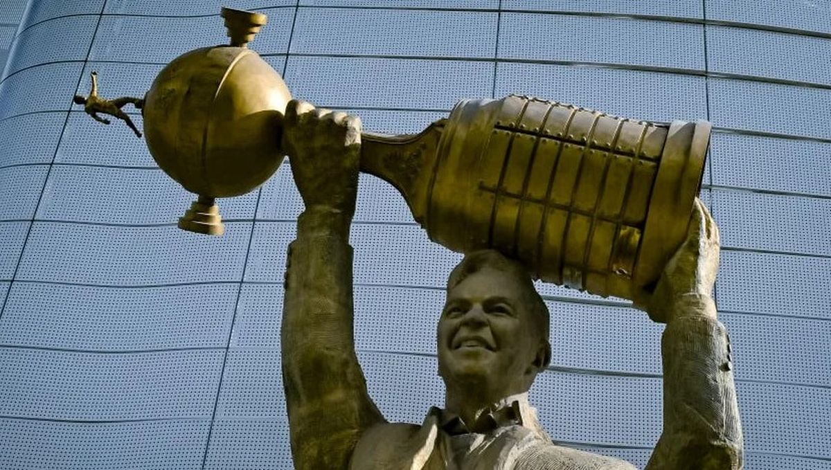 El candidato a presidente no está de acuerdo con la estatua.