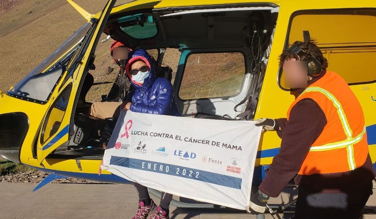 La foto de la polémica: la pareja de Roberto Munives usando el helicóptero para subir el Aconcagua en enero de 2022. La foto de la polémica: la pareja de Roberto Munives usando el helicóptero para subir el Aconcagua en enero de 2022.