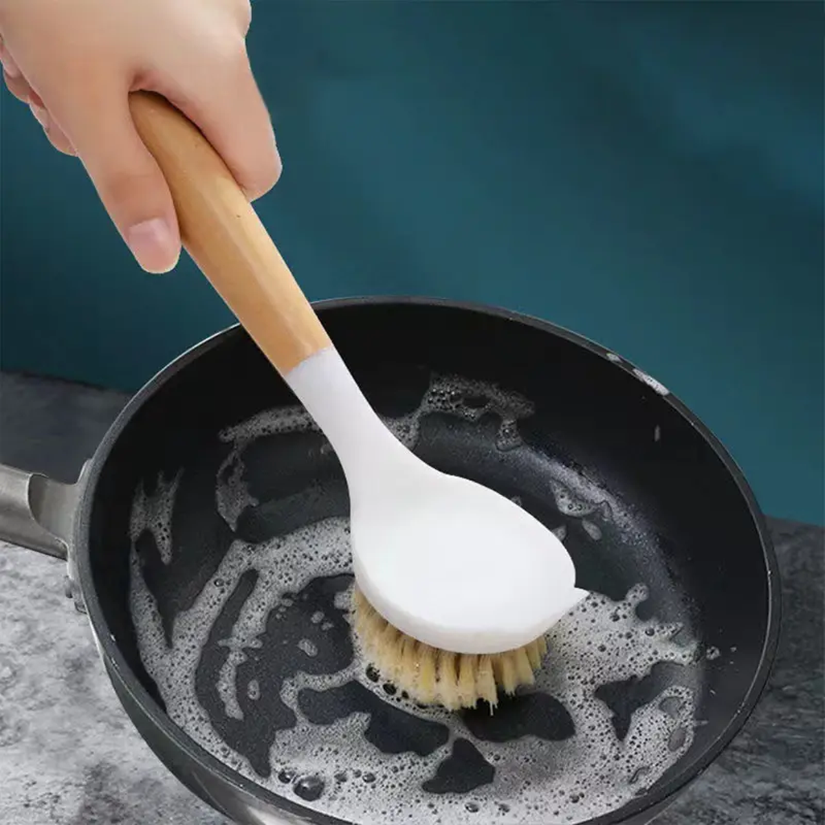 Adiós a las esponjas de cocina: la tendencia ecológica que limpia mejor ollas y sartenes Adiós a las esponjas de cocina: la tendencia ecológica que limpia mejor ollas y sartenes