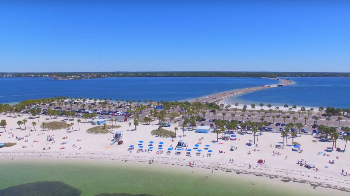 La playa de Florida que está a 50 minutos de Tampa, tiene aguas claras y arenas blancas para disfrutar.