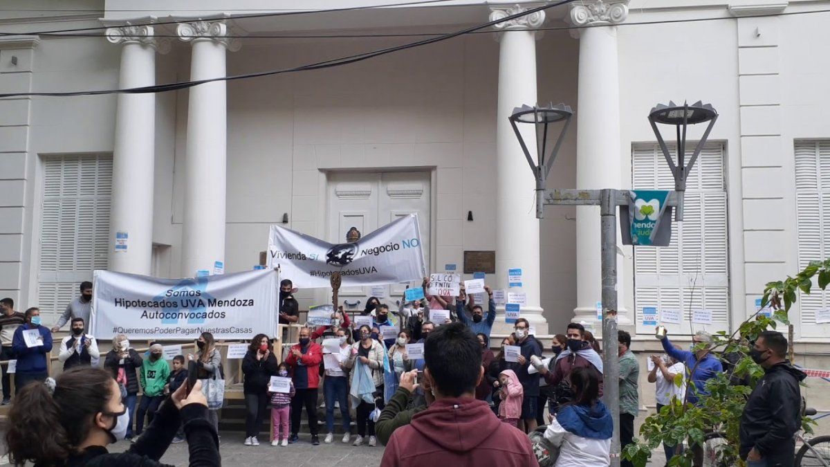 En todo el país, los deudores UVA se han agrupado en diversos reclamos.