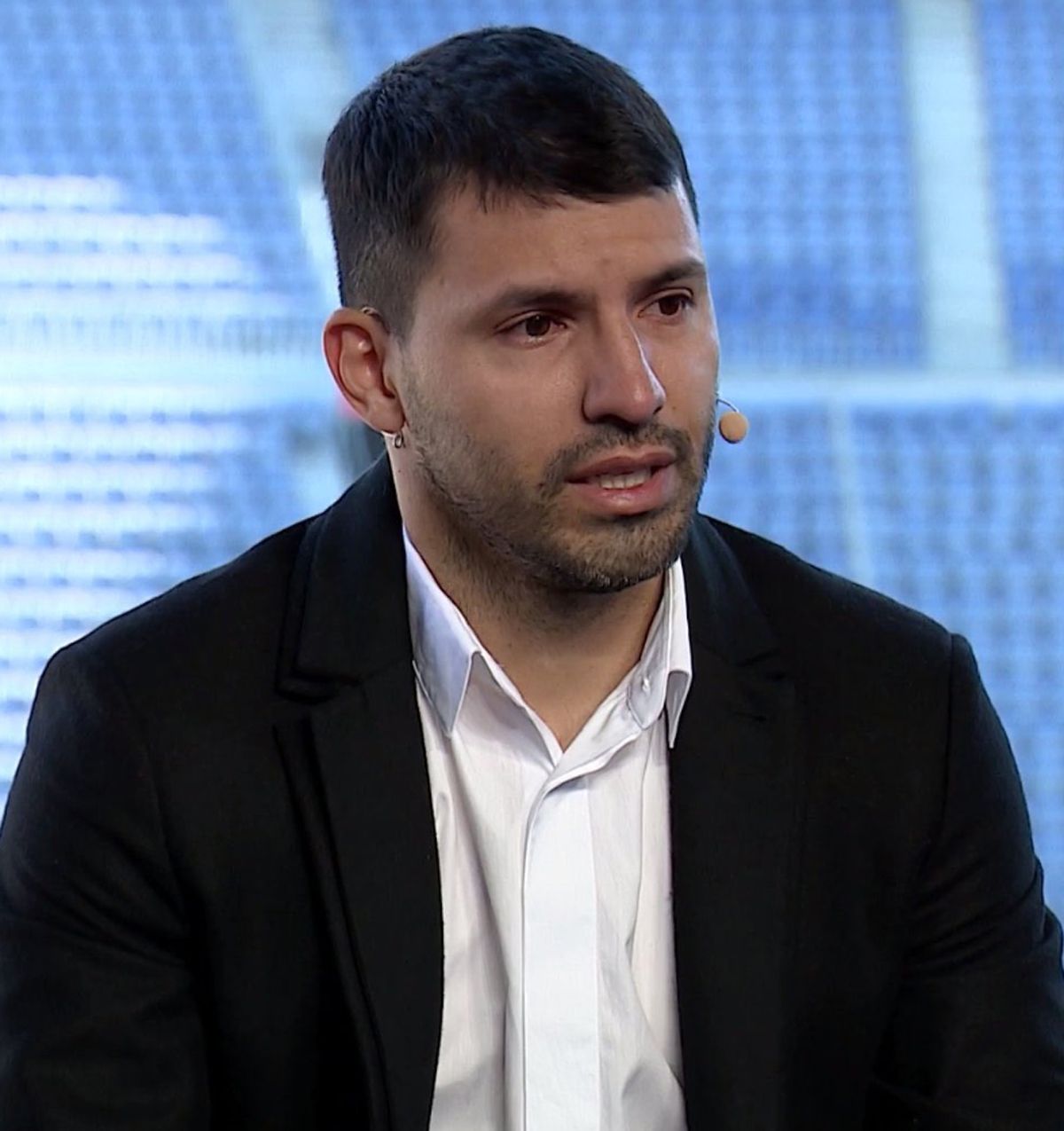 El Kun Agüero se retiró entre lágrimas en el Barcelona. El Kun Agüero se retiró entre lágrimas en el Barcelona.