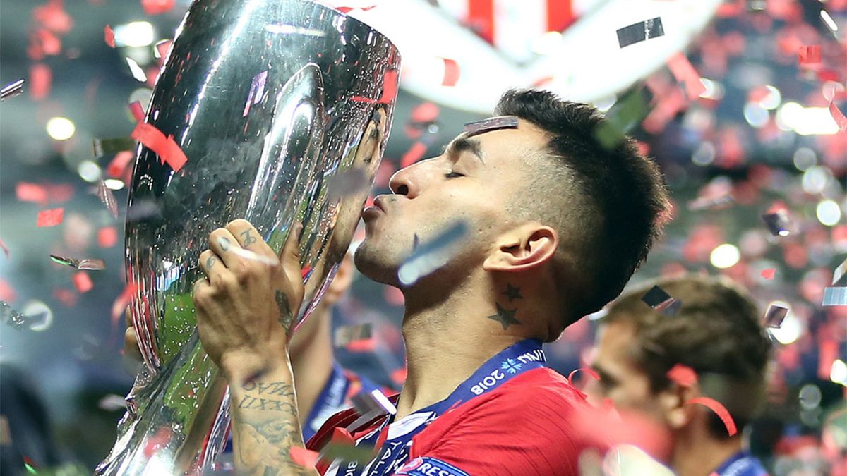El delantero ganó tres títulos en el Atlético.