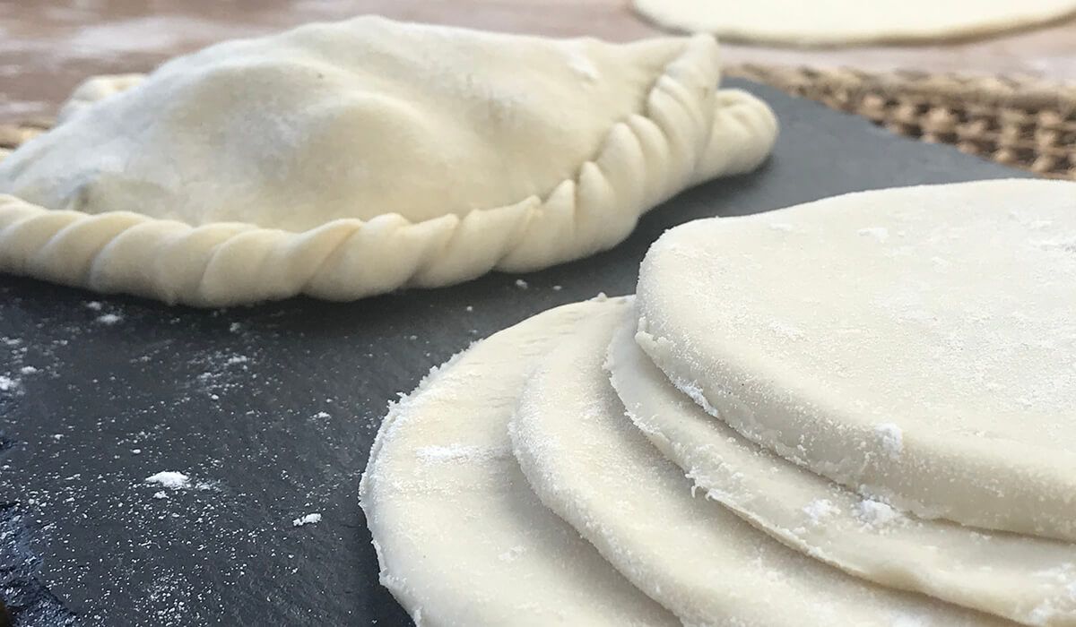 Anímate a preparar las empandas mendocinas, una de las recetas más deliciosas de Cuyo. Anímate a preparar las empandas mendocinas, una de las recetas más deliciosas de Cuyo.