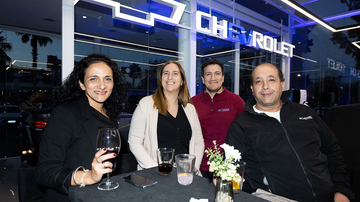 Fanáticos de Chevrolet: Marcia Villegas, Marina Consoli, Carlos Yorlano y Juan Giulani. Fanáticos de Chevrolet: Marcia Villegas, Marina Consoli, Carlos Yorlano y Juan Giulani.