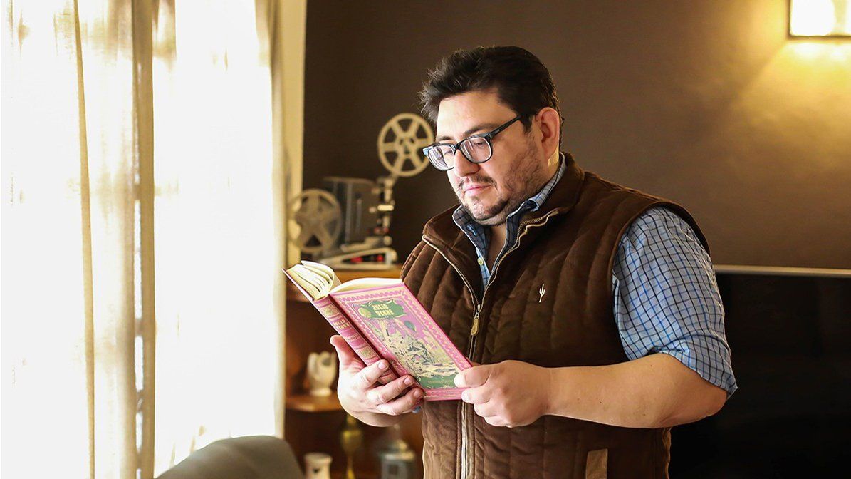 Dany Pacheco, escritor mendocino desconocido acá y que vende en el mundo