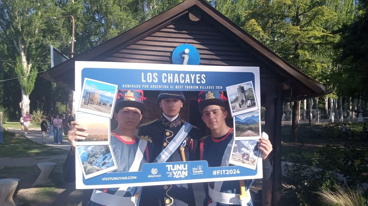 Visita de Yapeyú, personificadas en San Martín y sus granaderos. Visita de Yapeyú, personificadas en San Martín y sus granaderos.