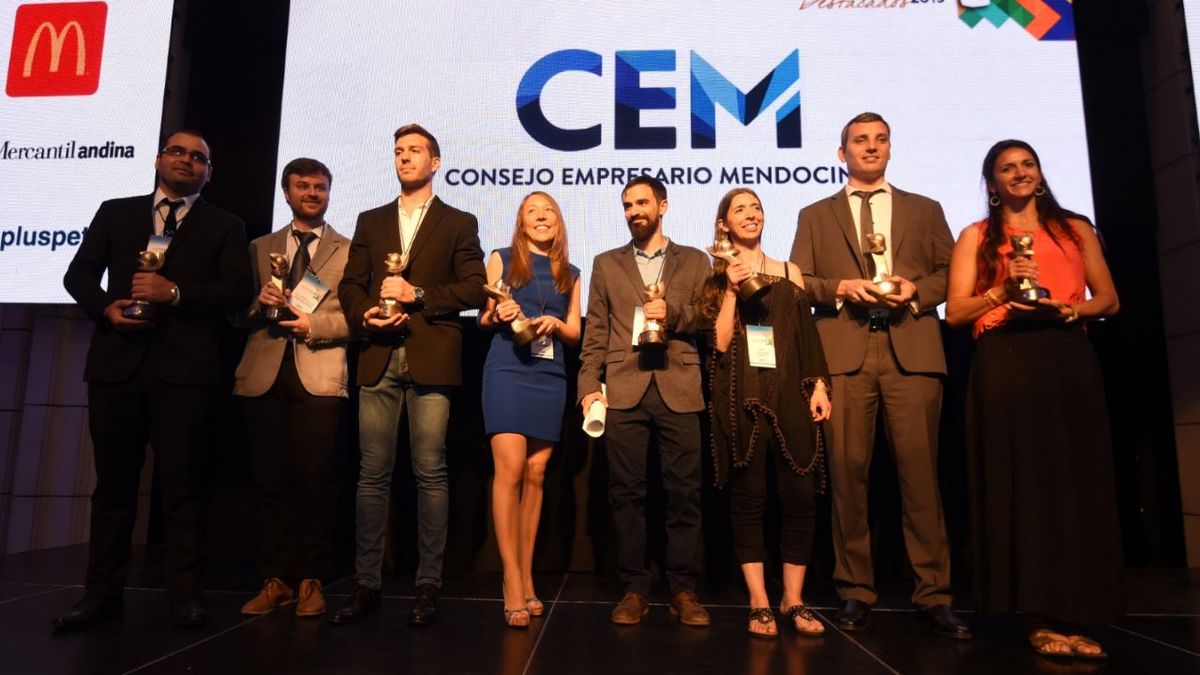 El CEM premia y disingue a los jóvenes destacados de Mendoza.