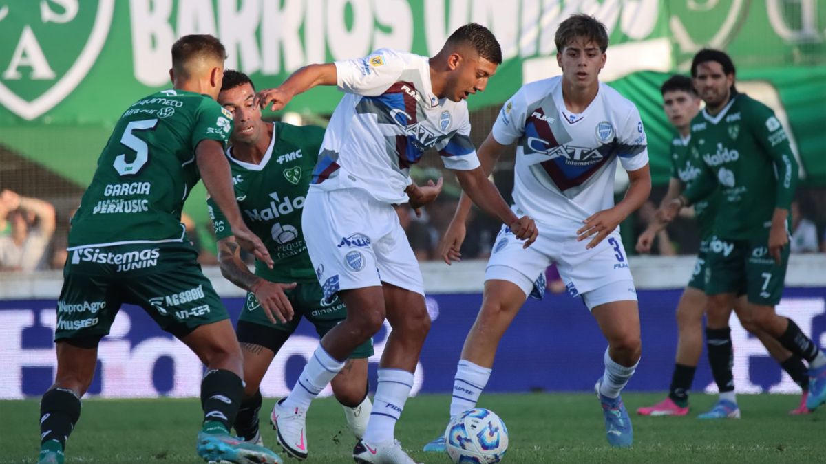 El Tomba jugó mal, pero sumó un punto.