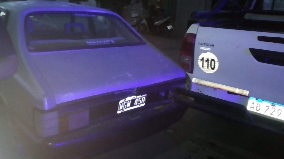 Dos delincuentes de 20 años fueron detenidos tras un intento de robo, se fugaron, chocaron y fueron detenidos.