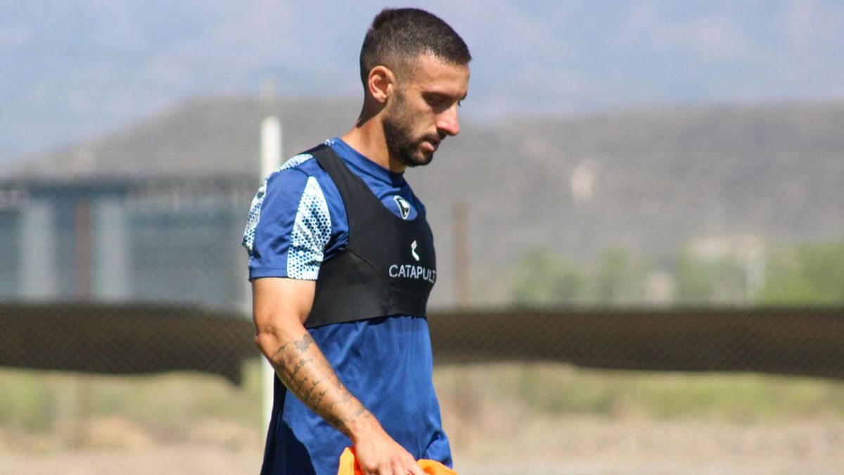 Ezequiel Ham uno de los jugadores que logró el ascenso en Independiente Rivadavia a Primera seria titular ante Deportivo Riestra.