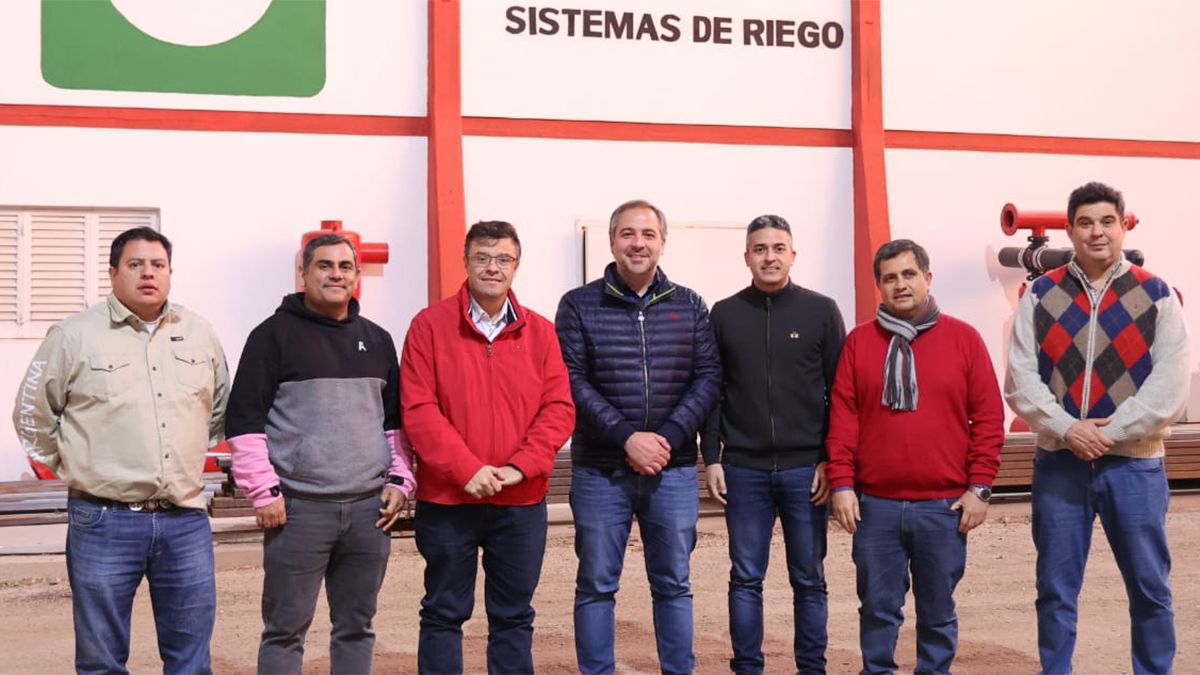 Matías Stevanato visitó Dripsa una empresa especializada en riego por goteo.
