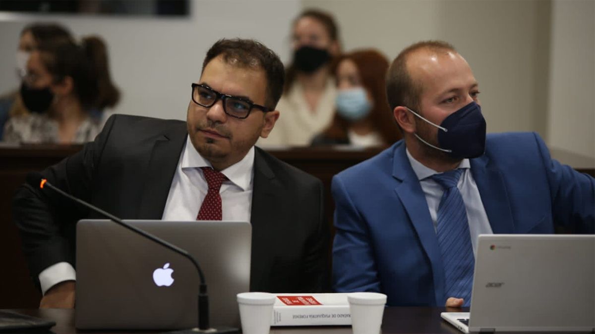 Maximiliano Legrand y Lautaro Brachetta, los defensores de Gil Pereg.