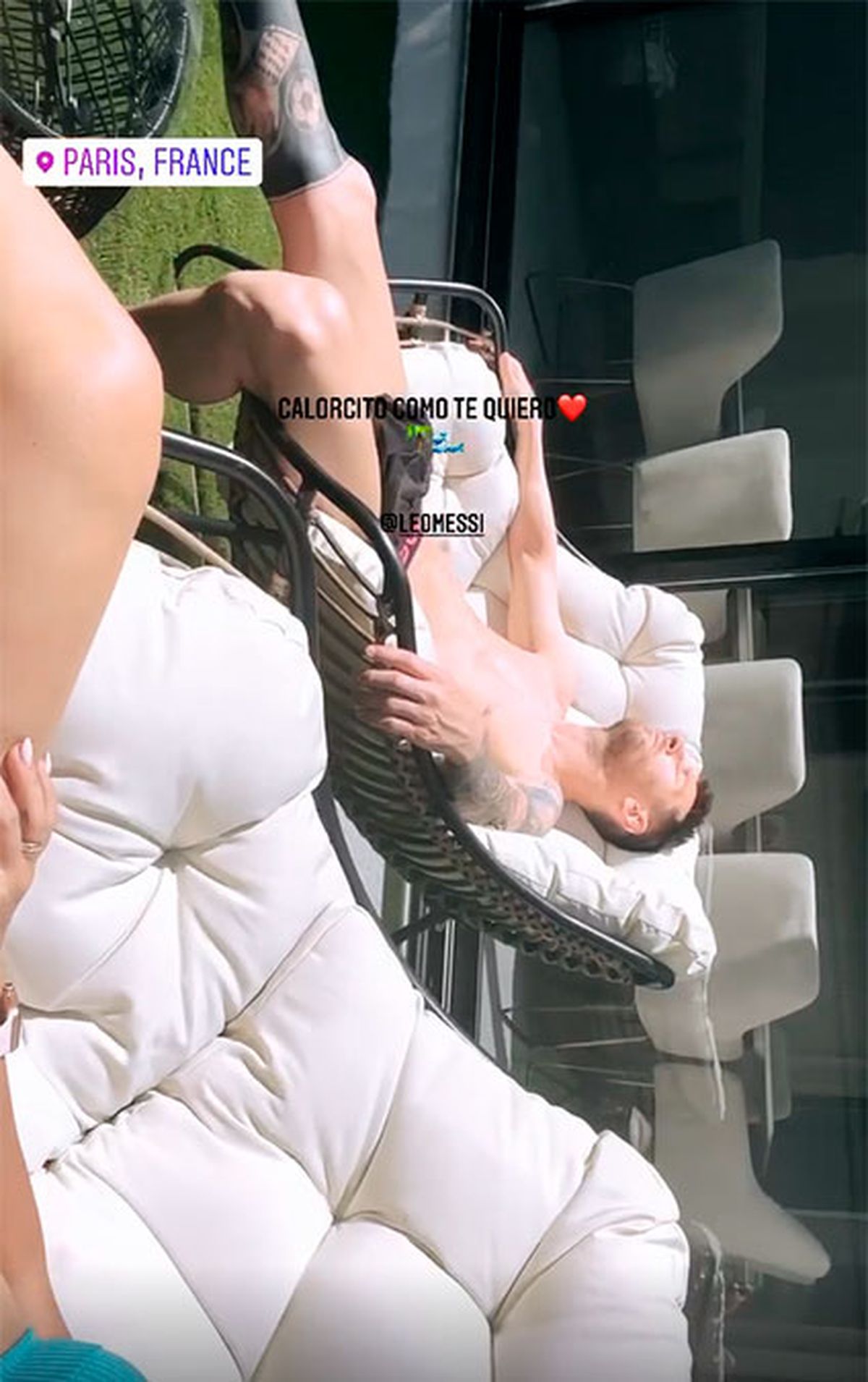 Lionel Messi también disfruta del calor europeo, en su casa en París.