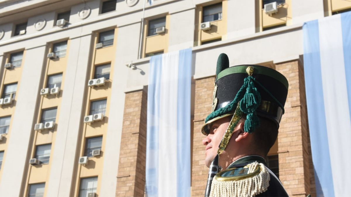 El acto por Malvinas se realizó en la explanada de Casa de Gobierno.