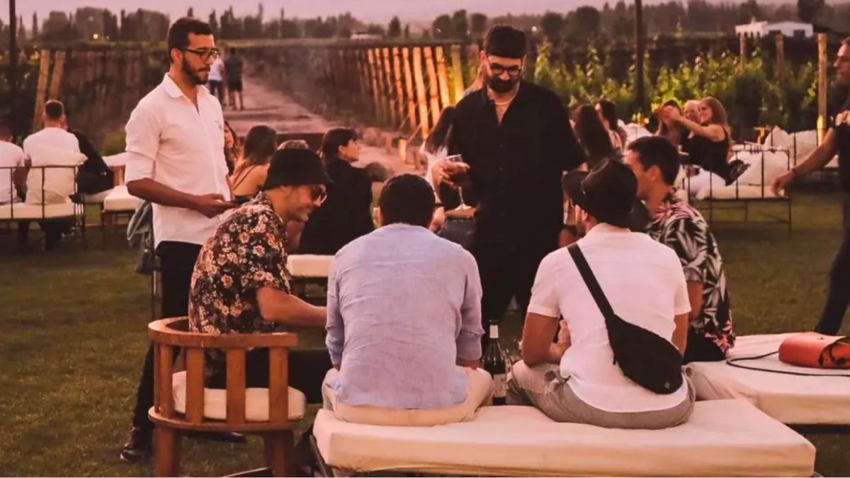 Luján de Cuyo incorporó a los sunsets como actividad comercial. Luján de Cuyo incorporó a los sunsets como actividad comercial.