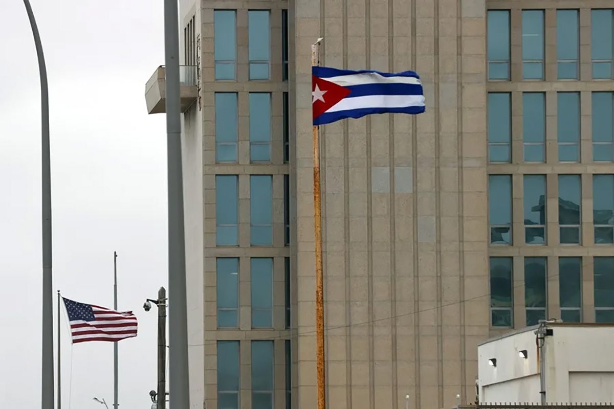 Las banderas de Estados Unidos y de Cuba. Crédito: EFE/ Ernesto Mastrascusa.
