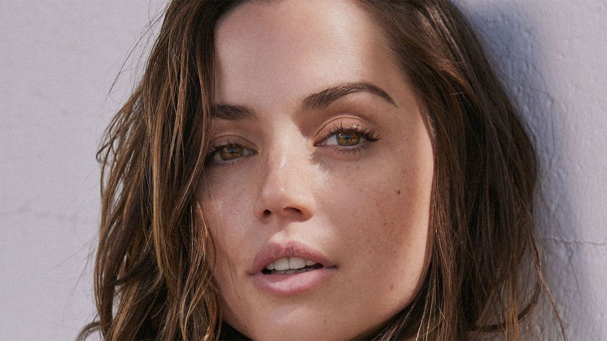 La actriz Ana de Armas interpreta a Carolina Larriera en la película de Netflix.