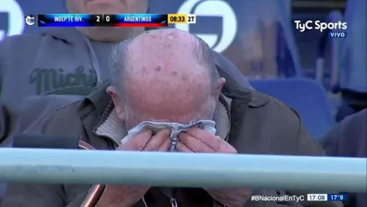 Don Osorio, quien fuera socio vitalicio de Independiente Rivadavia, emocionó al mundo del fútbol con sus lágrimas.