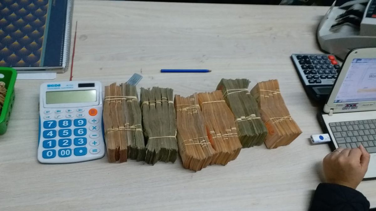 Parte del dinero secuestrado por policías de Lucha Contra el Narcotráfico.