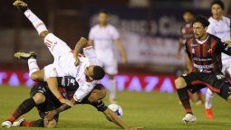 Huracán rescató un empate en el Ducó y sigue firme entre los de arriba