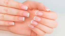 Dile adiós a la manicura francesa y sigue el ejemplo de las jóvenes madrileñas con este diseño de uñas