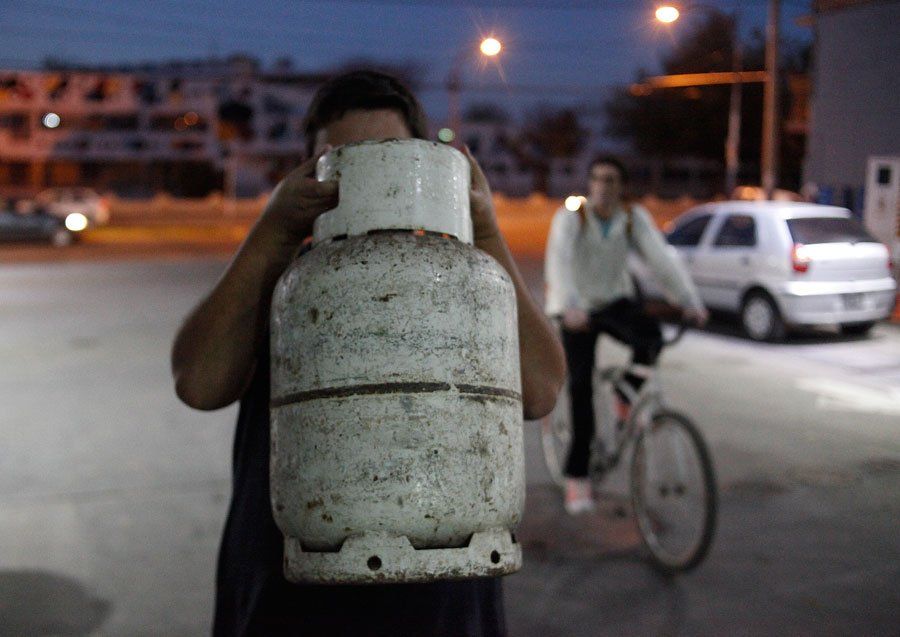 Las garrafas se ofrecían a mitad de precios, y las estafas virtuales se cometían a través de las redes sociales.