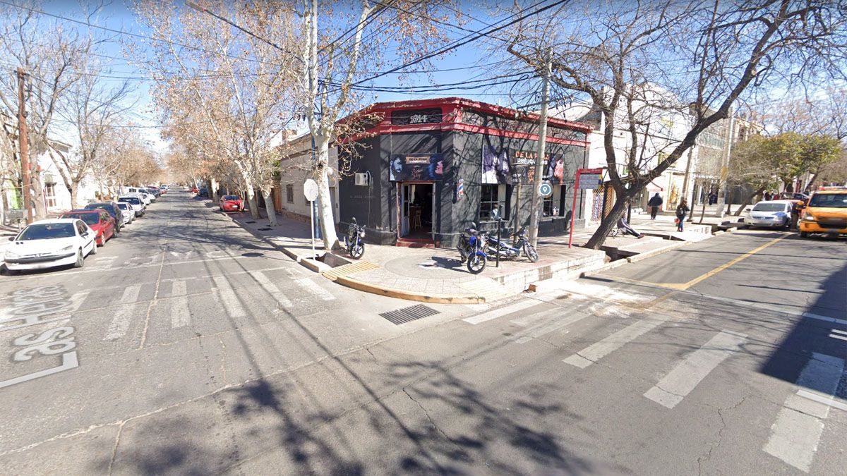 Las Heras y Lavalle, de Godoy Cruz, donde la víctima dijo que fue atacada mientras esperaba el colectivo.