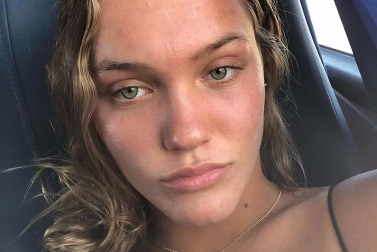 Sofía Solá, la hija modelo de Maru Botana, sorprende con sus transparencias off-white ultra ceñidas