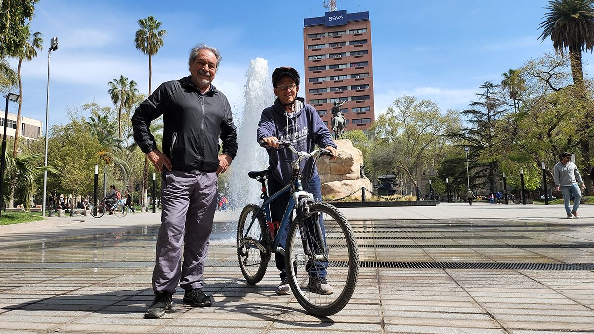 Carlos Córdoba y su compañero de aventura, Juan Bautista García, quien, enterado del desafío, se contactó con él y le pidió sumarse con su bicicleta.