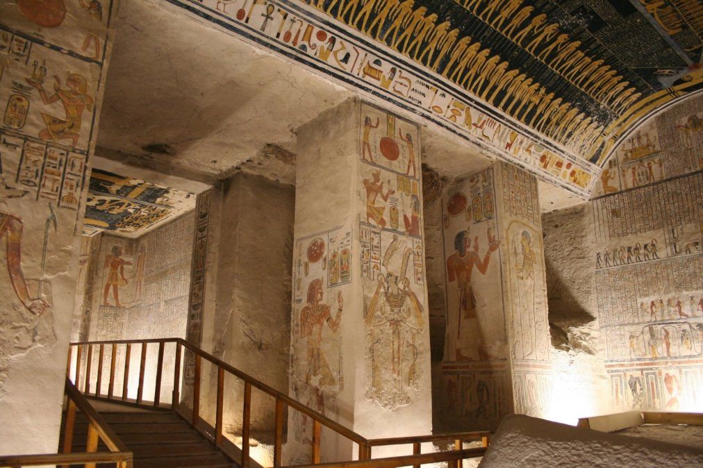 Exploran la tumba de Tutankamón en busca de Nefertiti