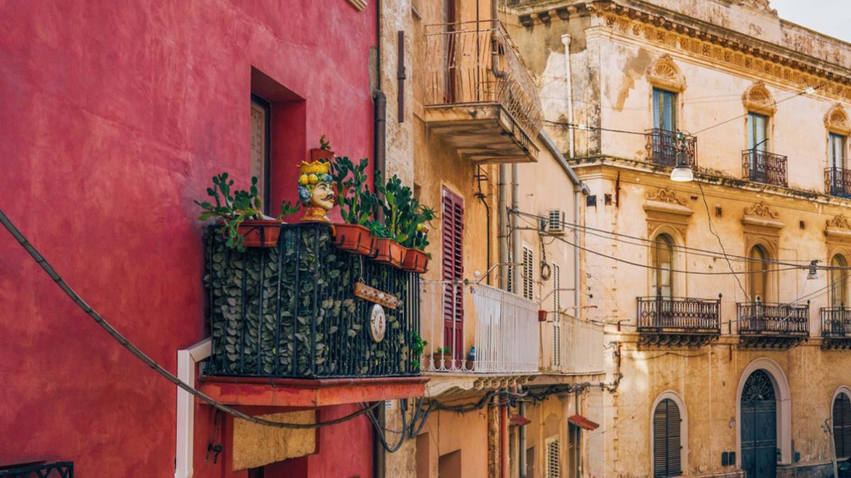 Una pueblo del sur de Italia seleccionará a través de su municipio a diez familias para disfrutar de unas cortas vacaciones por 1 euro Una pueblo del sur de Italia seleccionará a través de su municipio a diez familias para disfrutar de unas cortas vacaciones por 1 euro