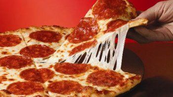 Pizza gratis por un año por haber devuelto 1300 dólares