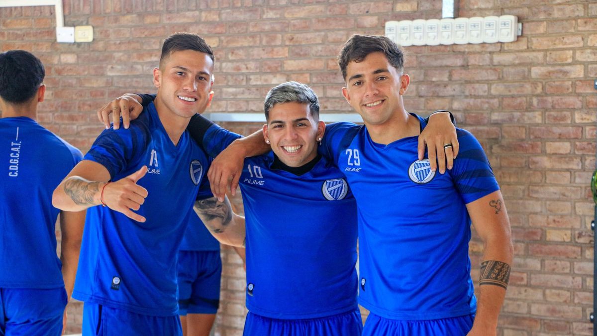 Manuel Guillén, Hernán López Muñoz y Agustín Villalobos, en el entrenamiento del Tomba.