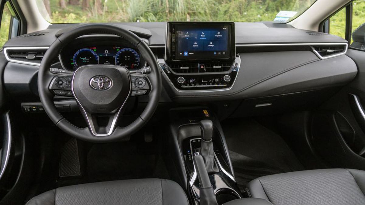 La comodidad y la tecnología del Toyota Corolla permiten que sea útil para profesionales jóvenes y familias modernas La comodidad y la tecnología del Toyota Corolla permiten que sea útil para profesionales jóvenes y familias modernas