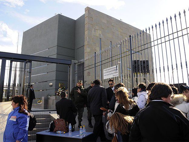 Cristina viajó al mausoleo de Kirchner para homenajearlo en su cumpleaños