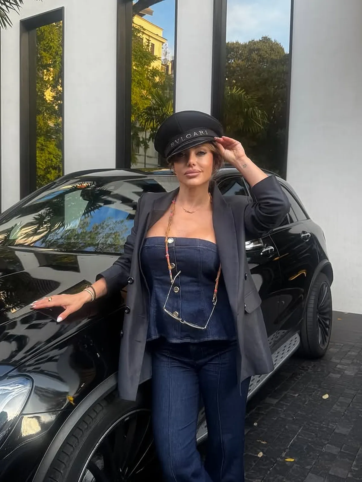 Furor por el look de Evangelina Anderson en la Mil&aacute;n Fashion Week.