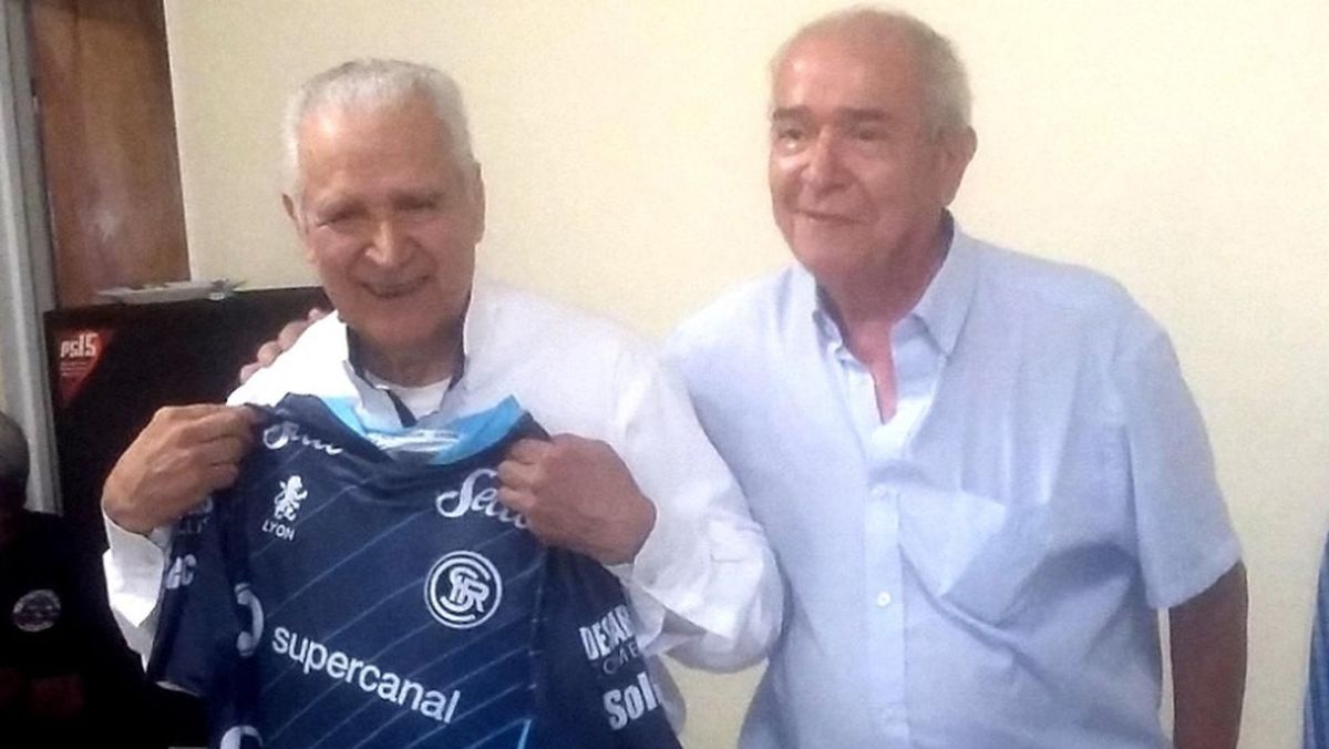 El conejo Cortez con el gran periodista Hugo Cacho Cortez