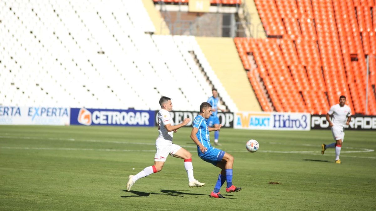El Tomba venía de vencer a Aldosivi, pero no pudo con Estudiantes. Fotos: Fernando Martínez/Diario UNO.